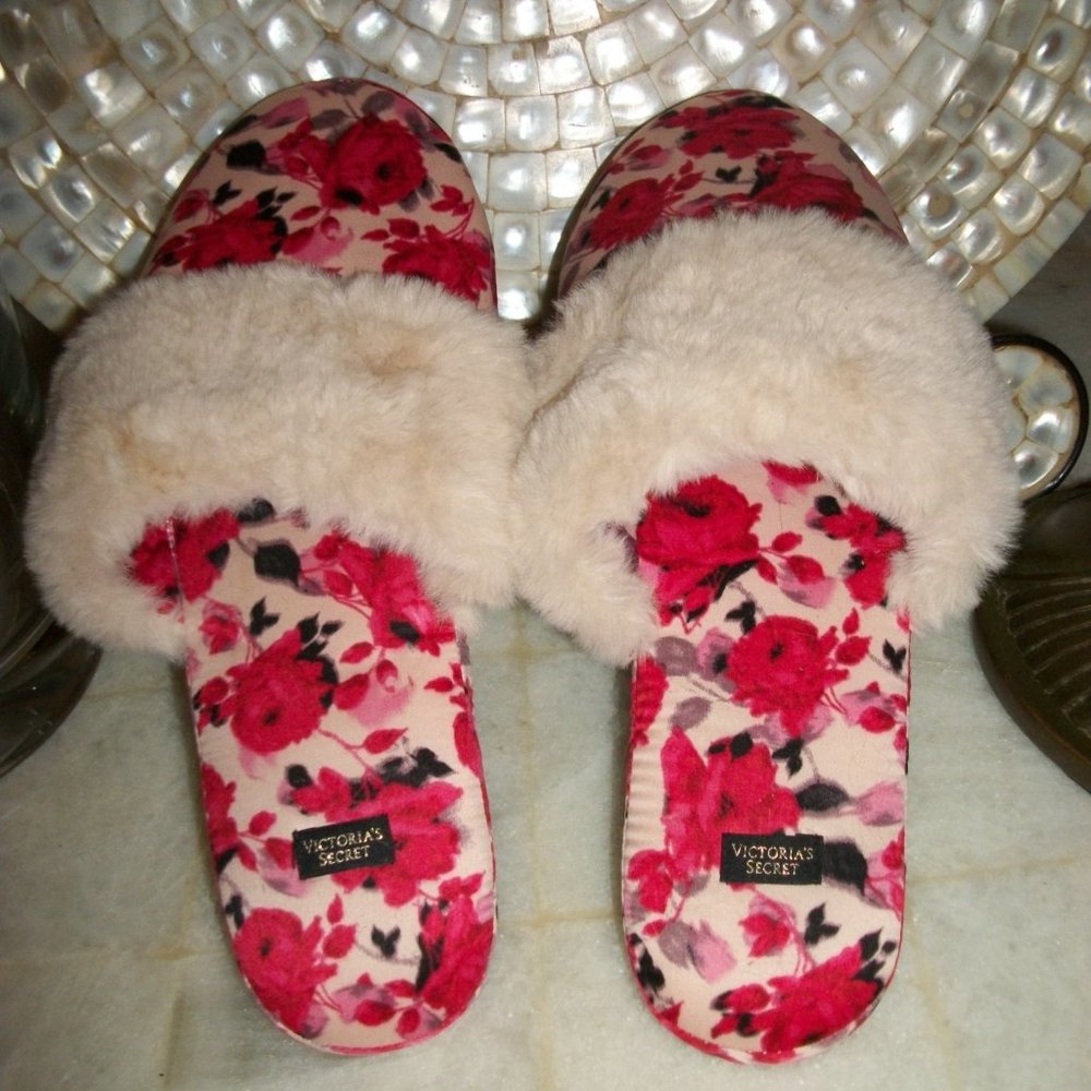 NWOT VICTORIA SECRECT SLIPPERS